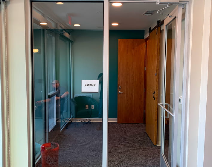GLASS PARTITION